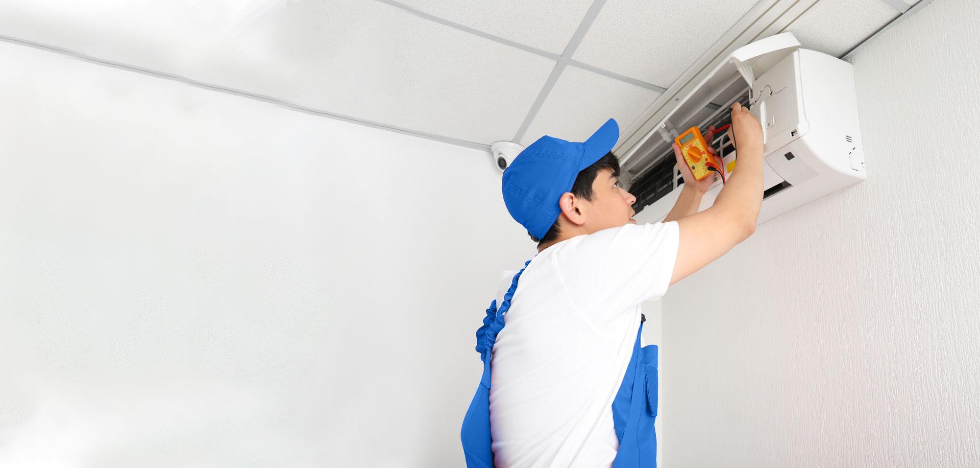 Jiaxing Air Conditioning team checking the aircon’s performance for a customer